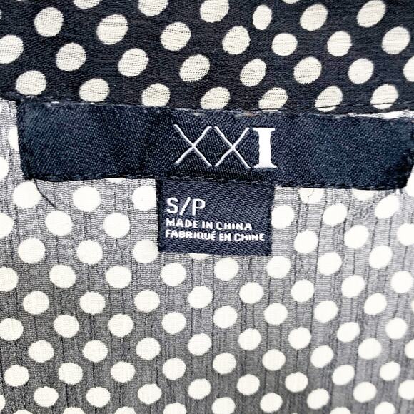 XXI Polka Dot Cropped Sheer Button Down Blouse Cap Sleeve Black White Size Small - Picture 4 of 7